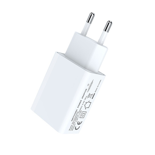 AC-adapter 5V 1A-2A USB, hvid i gruppen SMARTPHONES & TABLETS / Opladere og kabler / Vægoplader / Vægoplader USB hos TP E-commerce Nordic AB (38-84423)