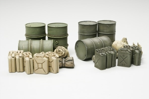 Tamiya 1/48 JERRY CANS i gruppen SPORT, FRITID & HOBBY / Hobby / Plastik modeller / Militære køretøjer (land) hos TP E-commerce Nordic AB (A06240)