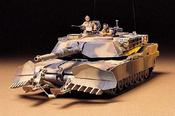 Tamiya 1/35 M1A1 Abrams w/Mine Plow i gruppen SPORT, FRITID & HOBBY / Hobby / Plastik modeller / Militære køretøjer (land) hos TP E-commerce Nordic AB (A06684)