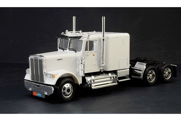 Italeri 1:24 Freightliner FLD 120 Special i gruppen SPORT, FRITID & HOBBY / Hobby / Plastik modeller / Biler hos TP E-commerce Nordic AB (A07198)