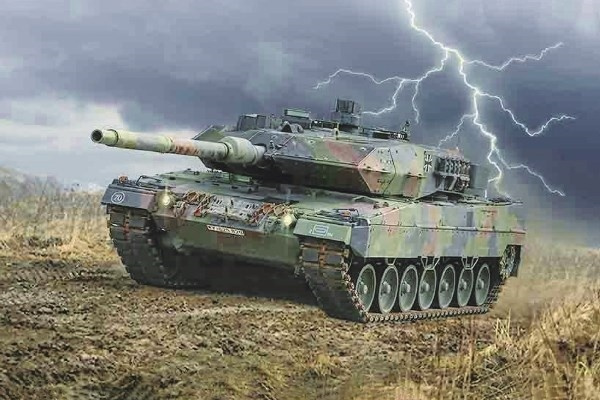 Italeri 1:35 Leopard 2A6 i gruppen SPORT, FRITID & HOBBY / Hobby / Plastik modeller / Militære køretøjer (land) hos TP E-commerce Nordic AB (A07238)