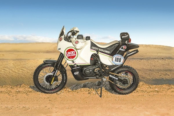 ITALERI 1:9 Cagiva \'\'Elephant\'\' 850 Paris-Dakar 1987 i gruppen SPORT, FRITID & HOBBY / Hobby / Plastik modeller / Motorcykler hos TP E-commerce Nordic AB (C29752)