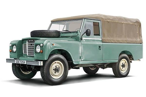 ITALERI 1:24 Land Rover 109 LWB i gruppen SPORT, FRITID & HOBBY / Hobby / Plastik modeller / Biler hos TP E-commerce Nordic AB (C29799)