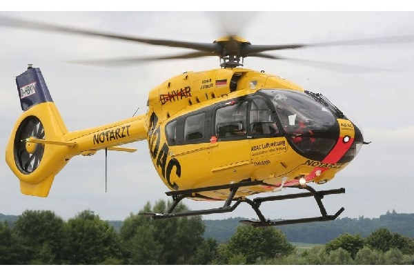 Revell H145 \'ADAC/REGA\' 1:32 i gruppen SPORT, FRITID & HOBBY / Hobby / Plastik modeller / Fly & Helikoptere hos TP E-commerce Nordic AB (C29931)