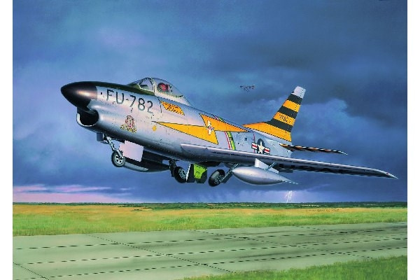 Revell F-86D Dog Sabre i gruppen SPORT, FRITID & HOBBY / Hobby / Plastik modeller / Fly & Helikoptere hos TP E-commerce Nordic AB (C30561)