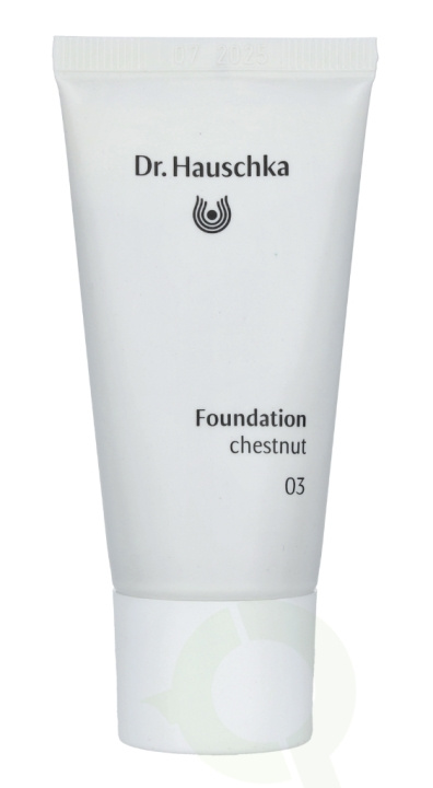 Dr. Hauschka Foundation 30 ml #03 Chestnut i gruppen SKØNHED & HELSE / Makeup / Makeup ansigt / Foundation hos TP E-commerce Nordic AB (C41395)