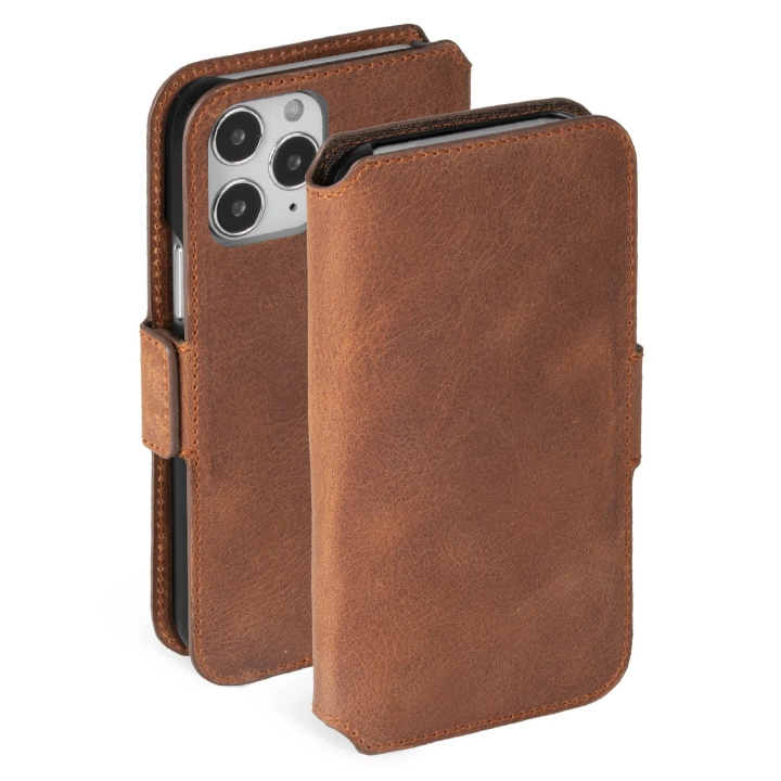 Krusell iPhone 12 Pro Max PhoneWallet Leathe, Cognac i gruppen SMARTPHONES & TABLETS / Mobil Beskyttelse / Apple / iPhone 12 Pro hos TP E-commerce Nordic AB (C65280)