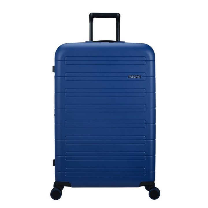 American Tourister Novastream Spinner 77/28 Navy Blue i gruppen SPORT, FRITID & HOBBY / Rejsetilbehør / Rejsetasker hos TP E-commerce Nordic AB (C71160)