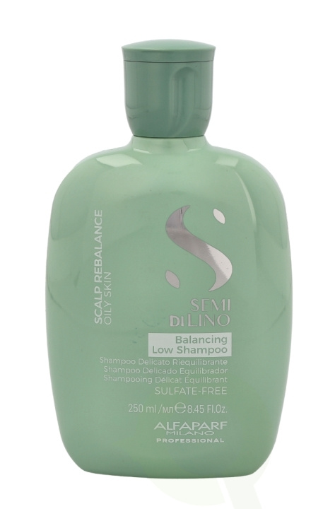 Alfaparf Semi Di Lino Scalp Rebalance Balancing Shampoo 250 ml i gruppen SKØNHED & HELSE / Hår og styling / Hårpleje / Shampoo hos TP E-commerce Nordic AB (C73044)