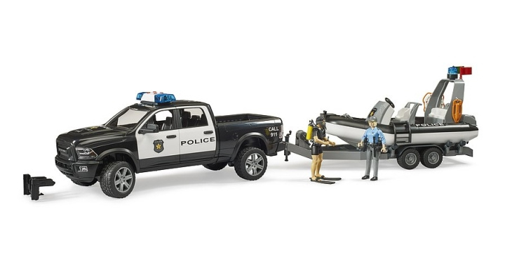 Bruder RAM 2500 Police Pickup med L+S modul, trailer og båd (02507) i gruppen LEGETØJ, BØRN & BABY / Legetøj / Legetøjsbiler hos TP E-commerce Nordic AB (C94624)