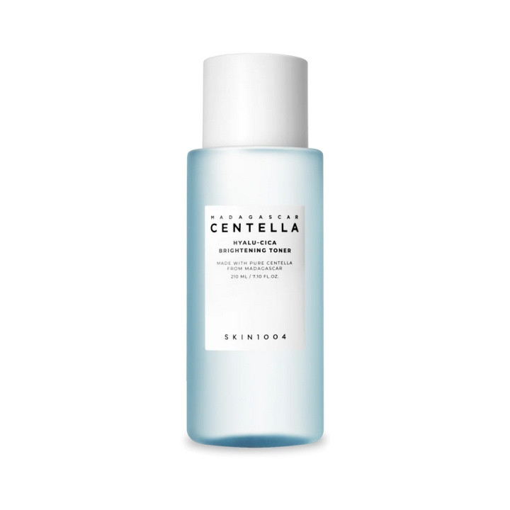 SKIN1004 Madagascar Centella Hyalu-Cica Brightening Toner 210 ml i gruppen SKØNHED & HELSE / Hudpleje / Ansigt / Ansigtsvand & Facemist hos TP E-commerce Nordic AB (D00480)