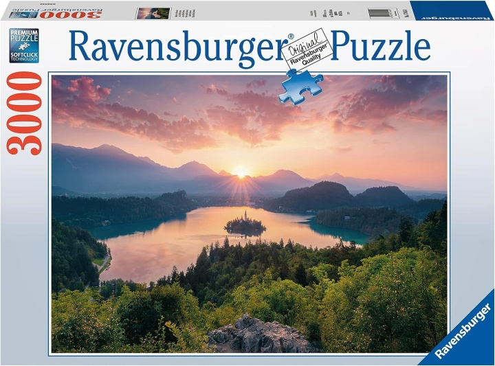 Ravensburger Bledsøen, Slovenien 3000p - (10217445) i gruppen SPORT, FRITID & HOBBY / Hobby / Puslespil hos TP E-commerce Nordic AB (D07436)