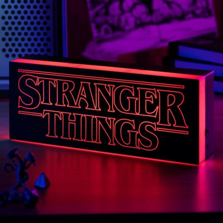 Stranger Things logolampe i gruppen SPORT, FRITID & HOBBY / Sjove gadgets / Samlergenstande hos TP E-commerce Nordic AB (D07548)