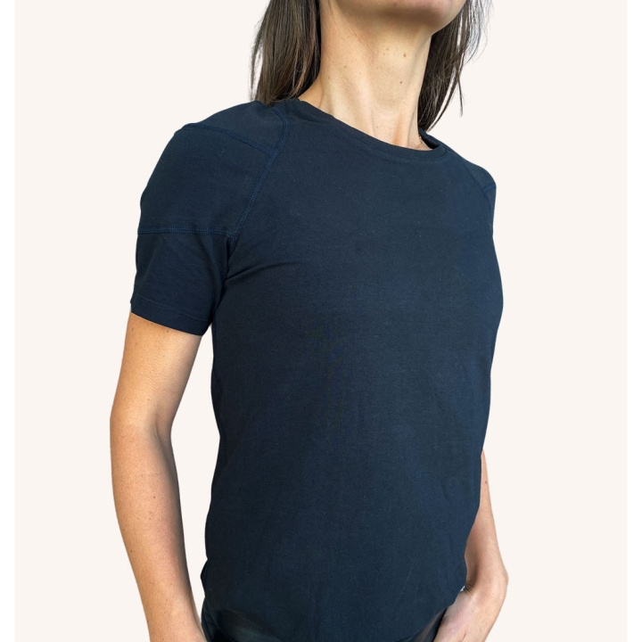 SWEDISH POSTURE T-shirt Dame Posture Reminder Sort L i gruppen SPORT, FRITID & HOBBY / Accessories / T-shirts hos TP E-commerce Nordic AB (D11353)