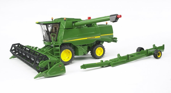 Bruder John Deere T670i høstmaskine (02132) i gruppen LEGETØJ, BØRN & BABY / Legetøj / Legetøjsbiler hos TP E-commerce Nordic AB (D14337)